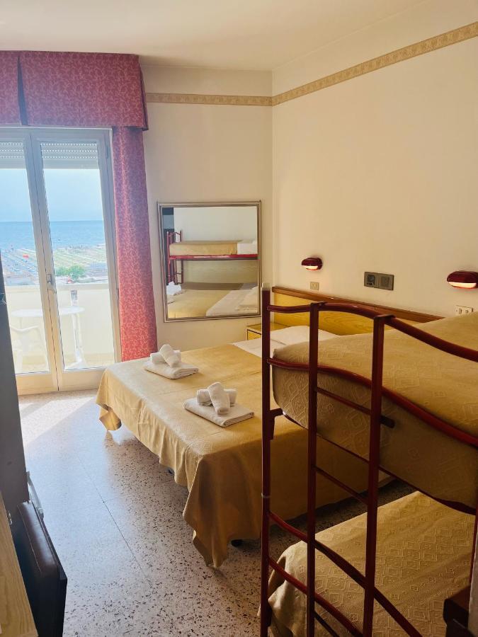 Hotel Columbia Frontemare Rimini Exterior foto