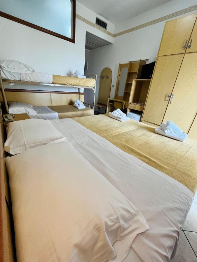 Hotel Columbia Frontemare Rimini Exterior foto