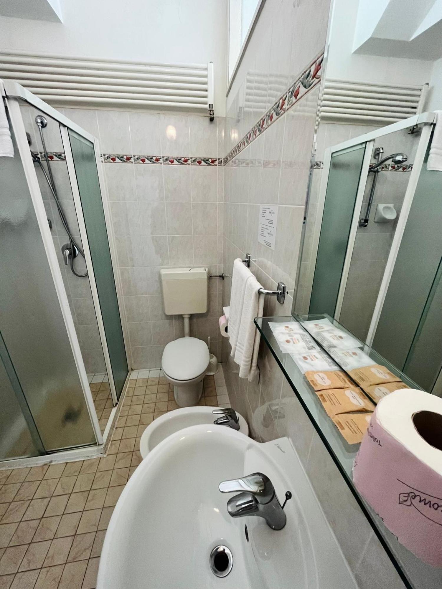 Hotel Columbia Frontemare Rimini Exterior foto
