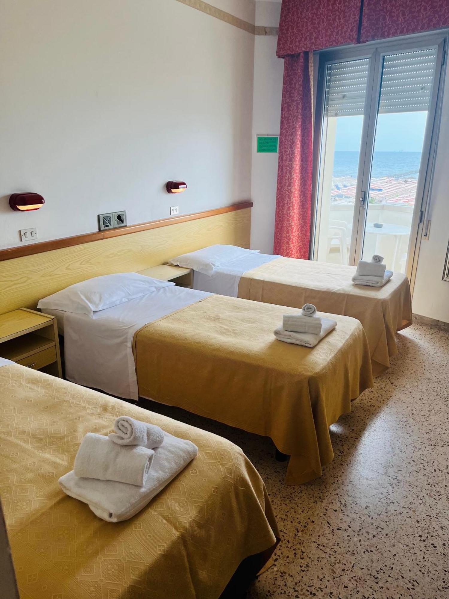 Hotel Columbia Frontemare Rimini Exterior foto