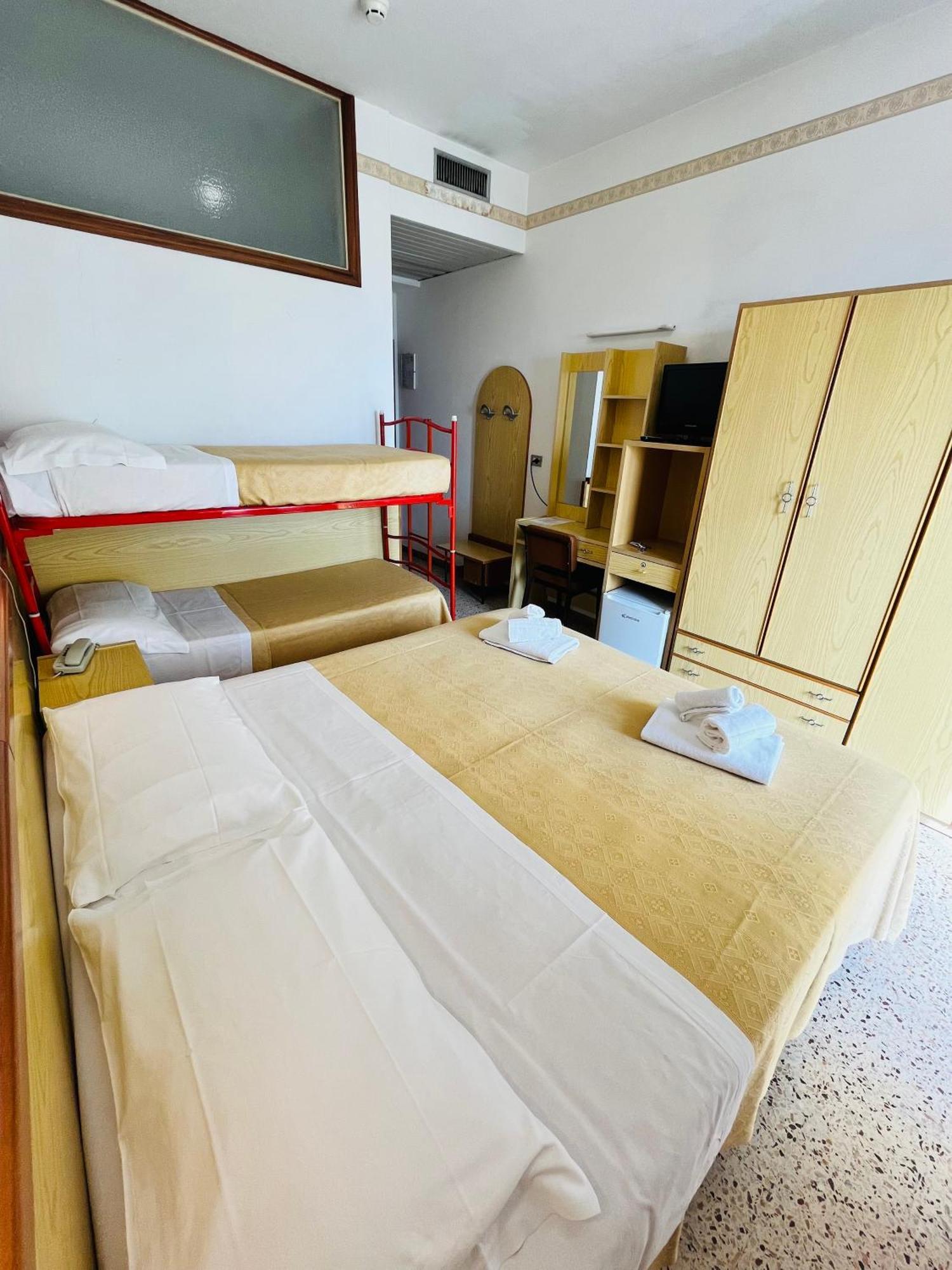 Hotel Columbia Frontemare Rimini Exterior foto
