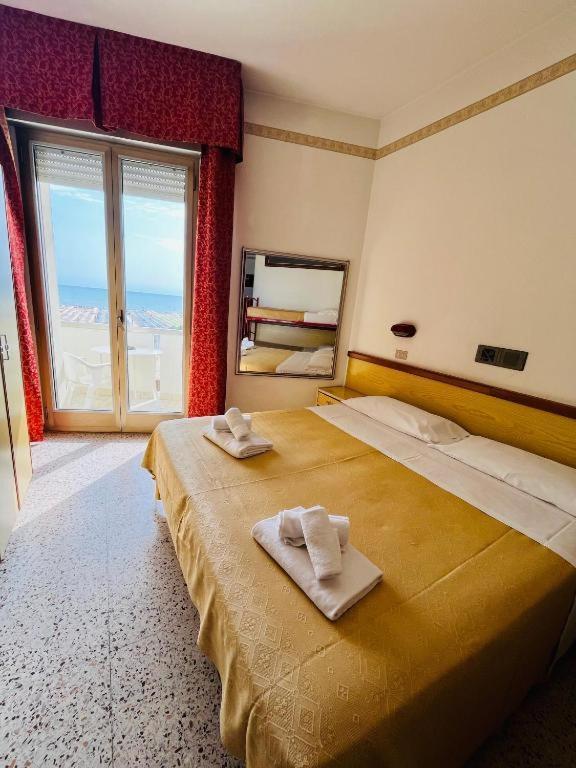Hotel Columbia Frontemare Rimini Exterior foto